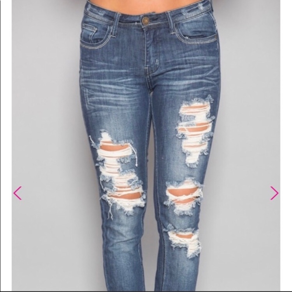 Distressed skinny jeans